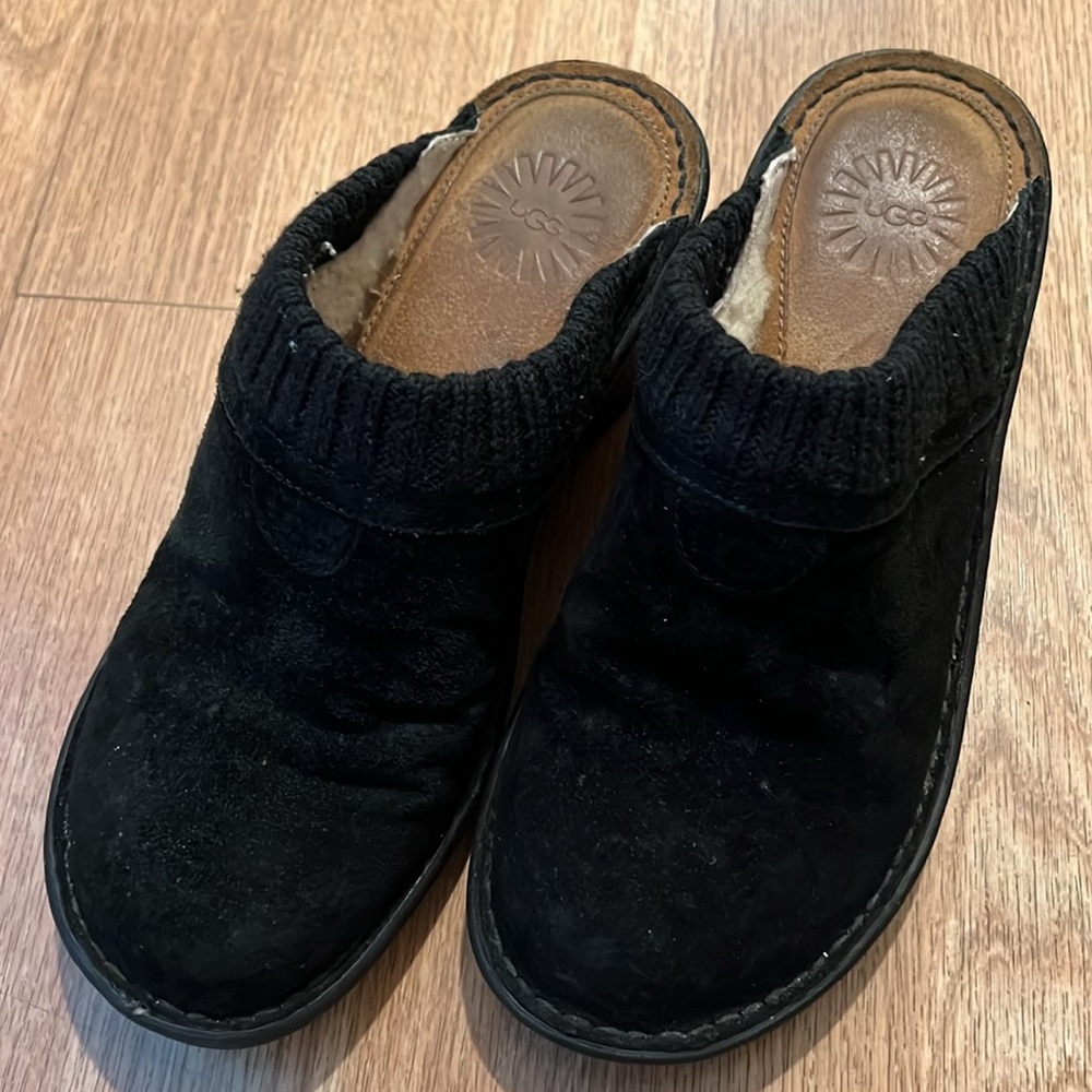 UGG Gael wedge mules in black suede, featuring a knit collar /shearling lining - Picture 2 of 5